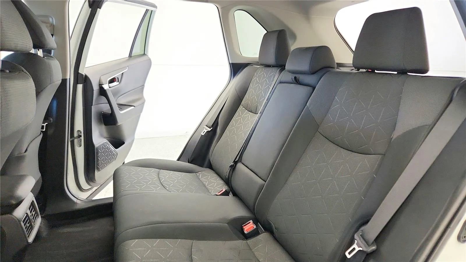 Used 2023 Toyota RAV4 XLE AWD/4WD image 30