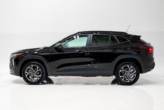 Used 2025 Chevrolet Trax LT w/ Driver Confidence Package FWD image 27