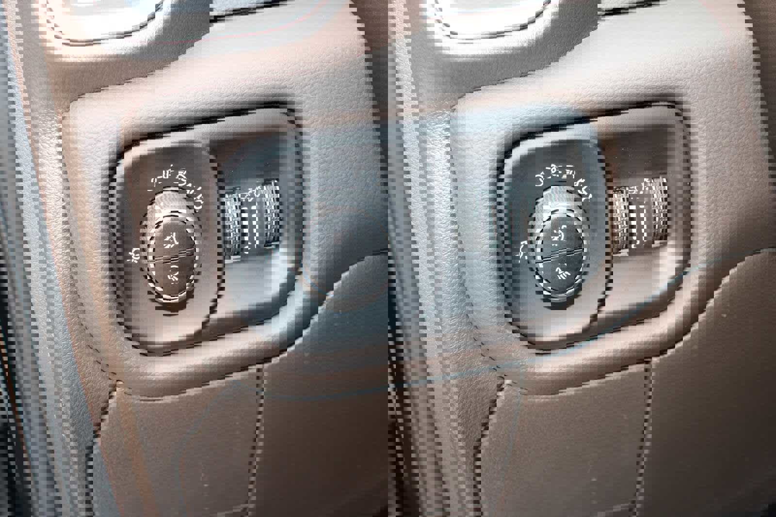 New 2025 RAM 3500 Laramie w/ Towing Technology Group image 17