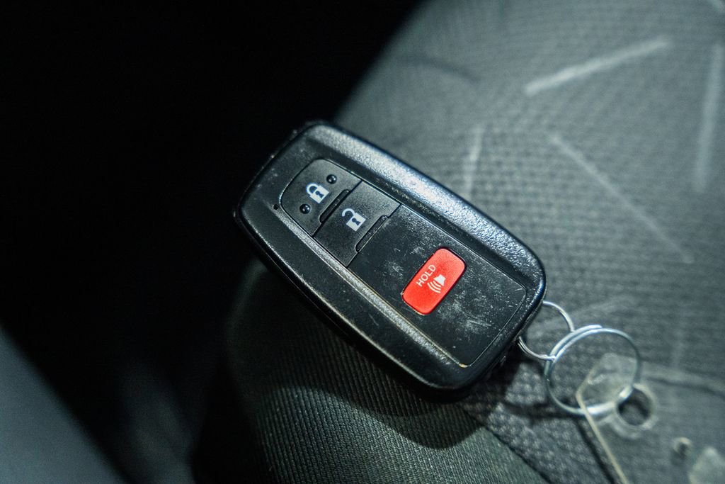 Used 2025 Toyota RAV4 XLE image 38