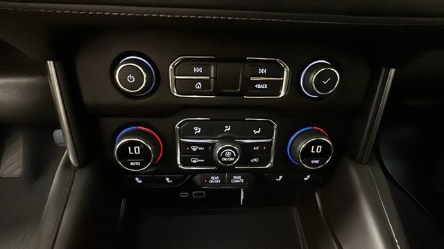 Used 2022 Chevrolet Suburban LT w/ Luxury Package AWD/4WD image 21