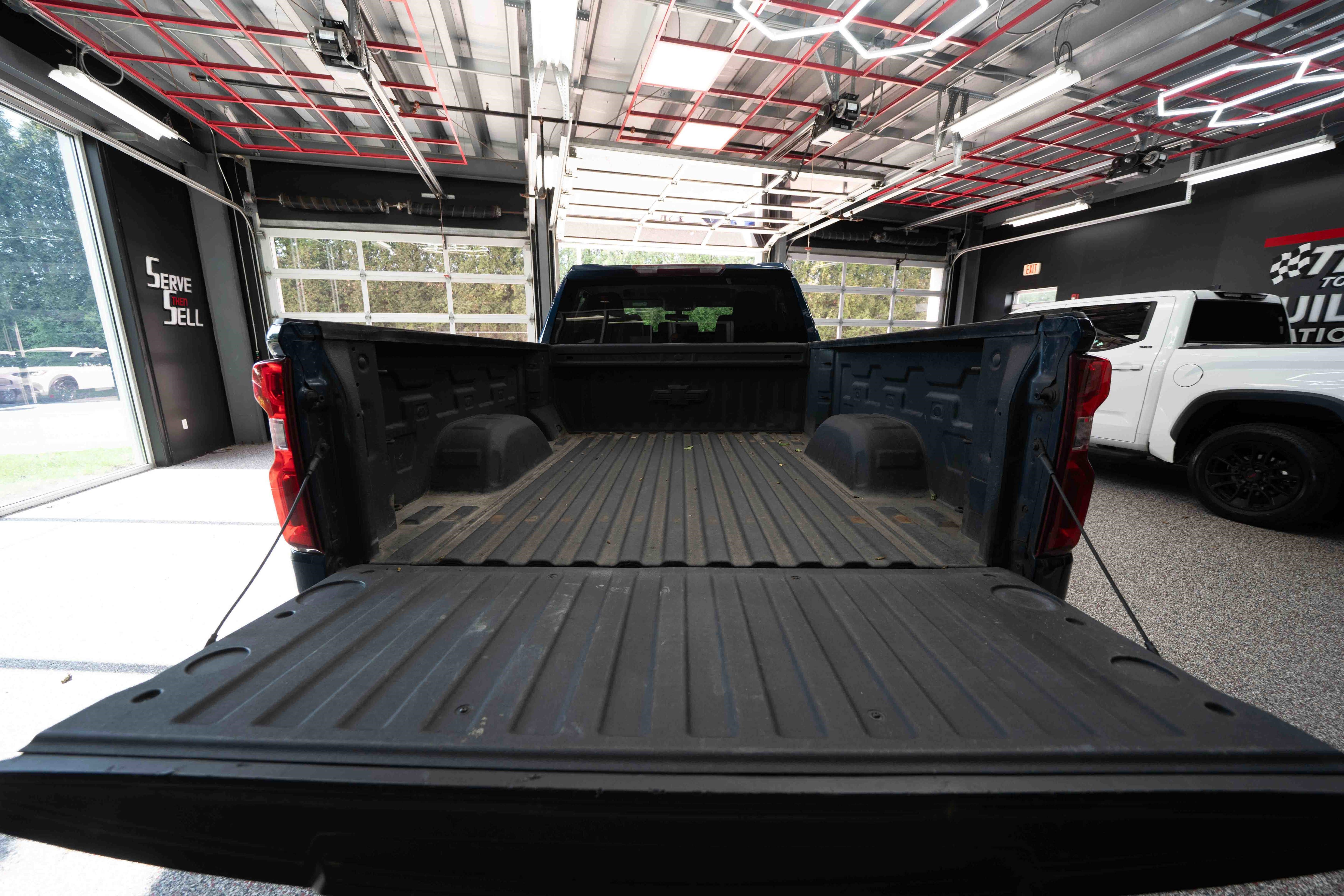 Used 2019 Chevrolet Silverado 1500 Custom w/ Custom Value Package AWD/4WD image 27