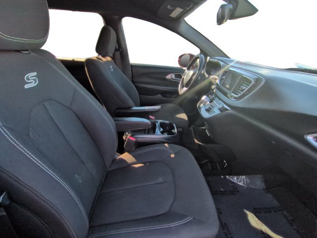 Used 2018 Chrysler Pacifica Touring Plus w/ S Appearance Package FWD image 23