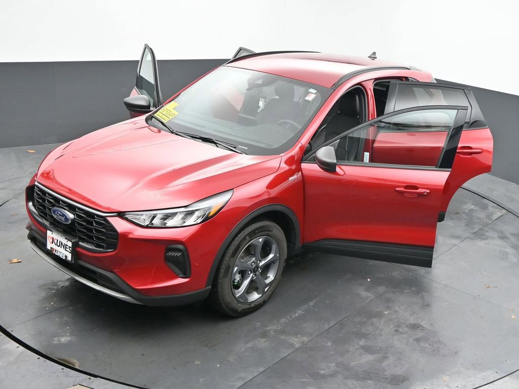 Used 2025 Ford Escape ST-Line w/ Cold Weather Package image 44