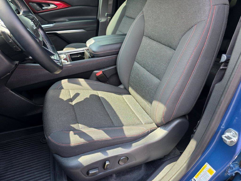 Used 2024 Chevrolet Traverse Z71 w/ Enhanced Driving Package AWD/4WD image 17