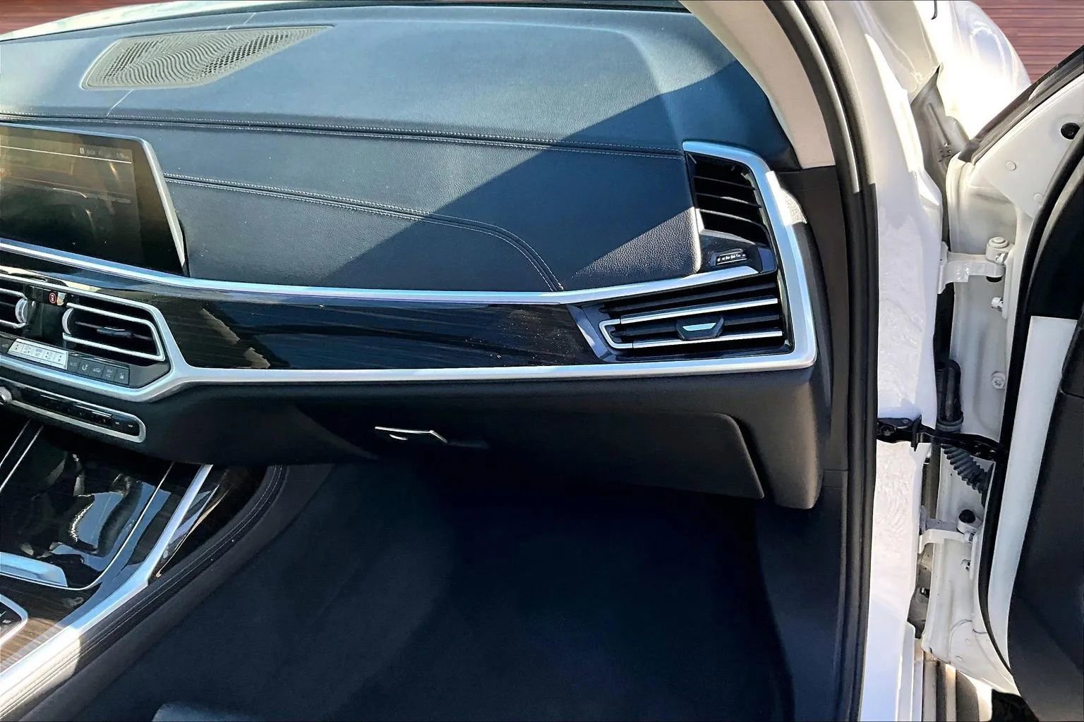 Used 2021 BMW X7 xDrive40i w/ Parking Assistance Package image 16