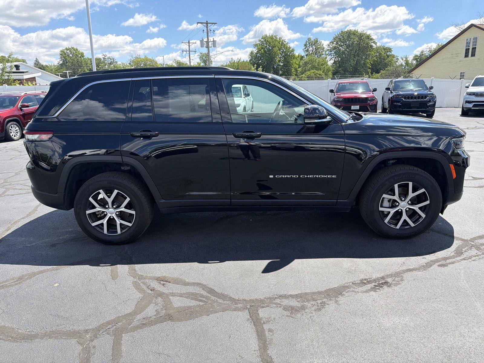 Used 2024 Jeep Grand Cherokee Limited w/ Luxury Tech Group II AWD/4WD image 6