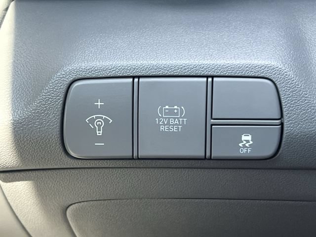 Certified 2025 Hyundai Elantra SEL FWD image 31