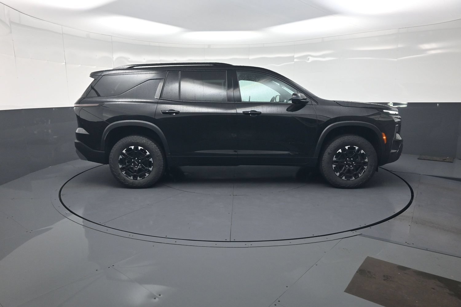 New 2027 Chevrolet Traverse Z71 w/ Enhanced Driving Package AWD/4WD image 2