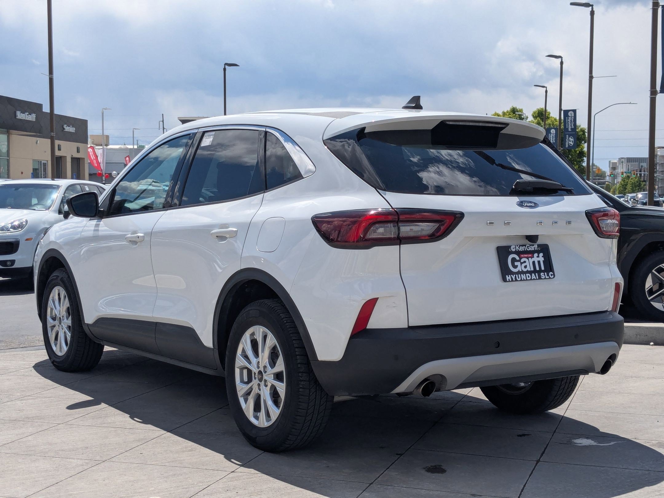 Used 2023 Ford Escape Active w/ Tech Pack #1 AWD/4WD image 7