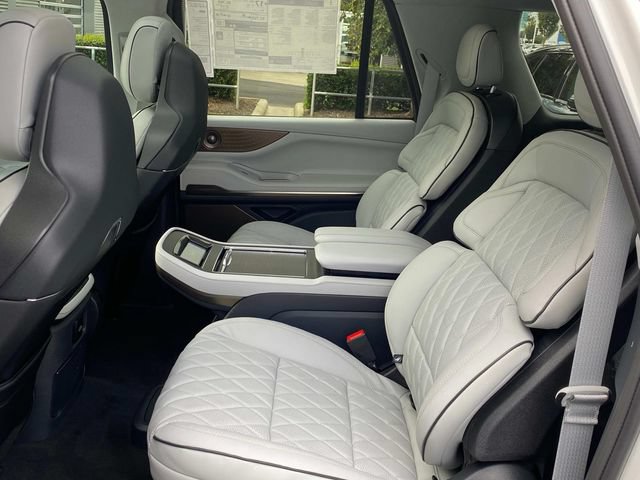 New 2027 Lincoln Navigator L Black Label w/ Black Label Special Edition AWD/4WD image 7