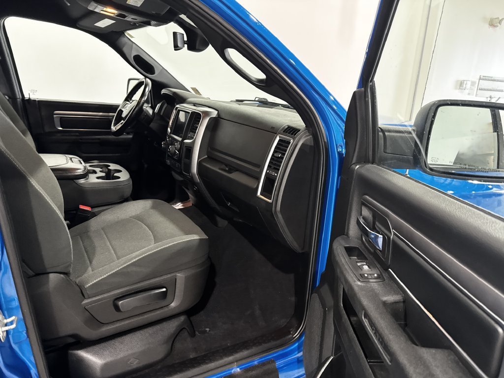 Used 2022 RAM 1500 Warlock AWD/4WD image 25