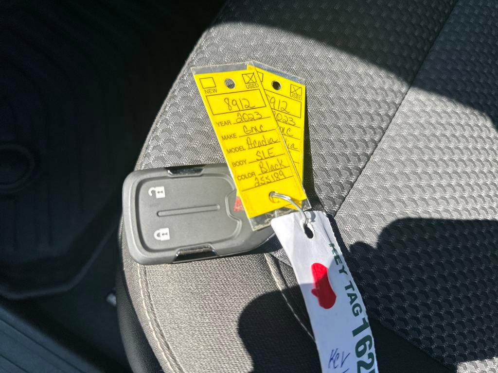 Used 2023 GMC Acadia SLE image 31