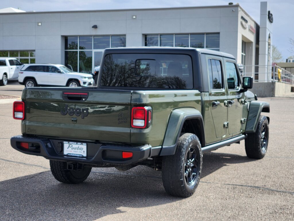 Used 2023 Jeep Gladiator Willys AWD/4WD image 3