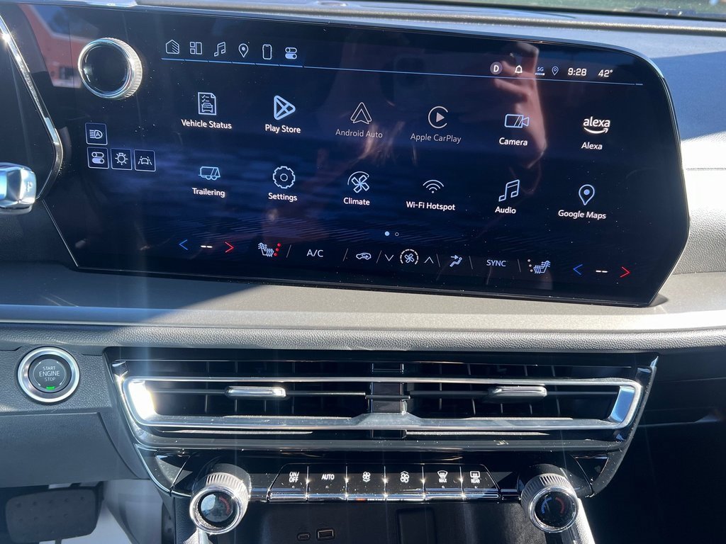 Used 2025 Chevrolet Traverse LT image 7