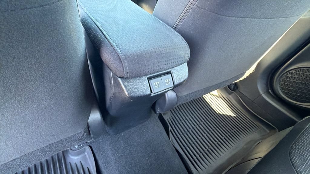 Used 2022 Toyota Prius L Eco FWD image 17