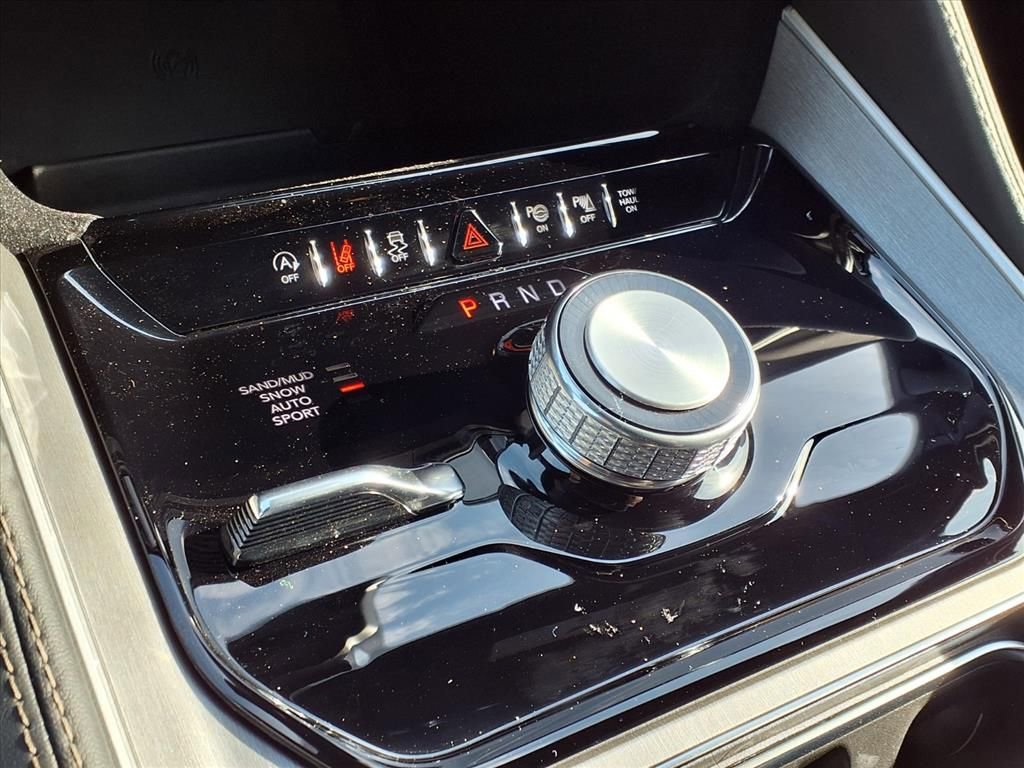 New 2025 Jeep Wagoneer 4WD w/ Convenience Group I image 16