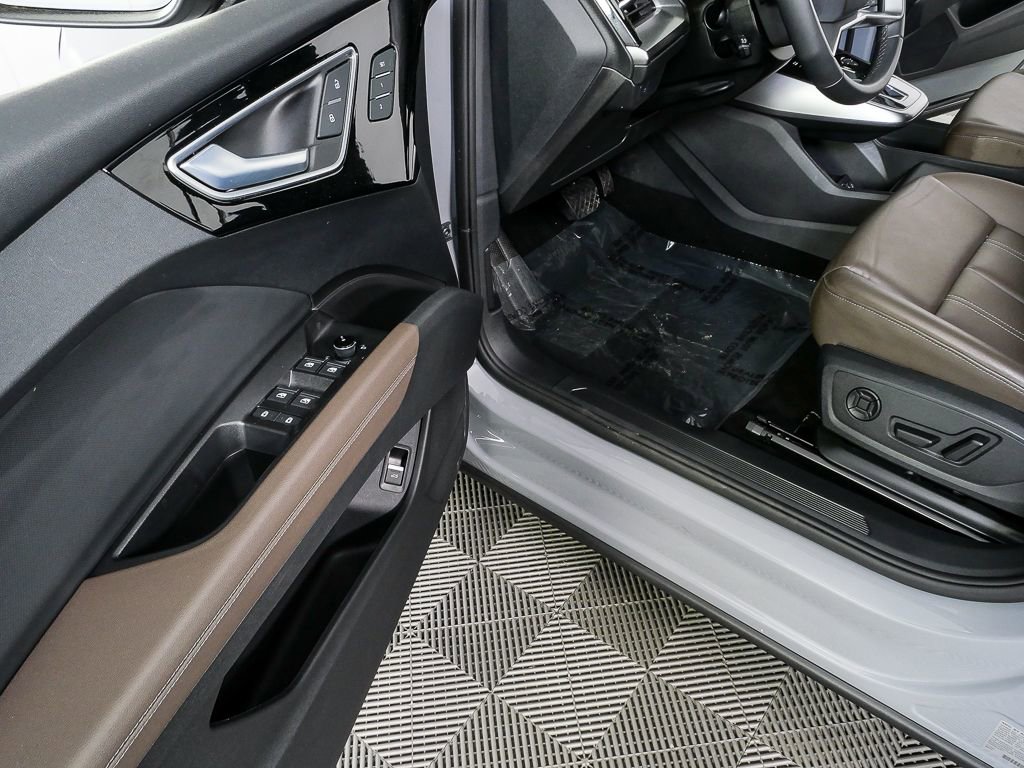 Certified 2025 Audi Q4 e-tron Premium w/ Convenience Package image 7