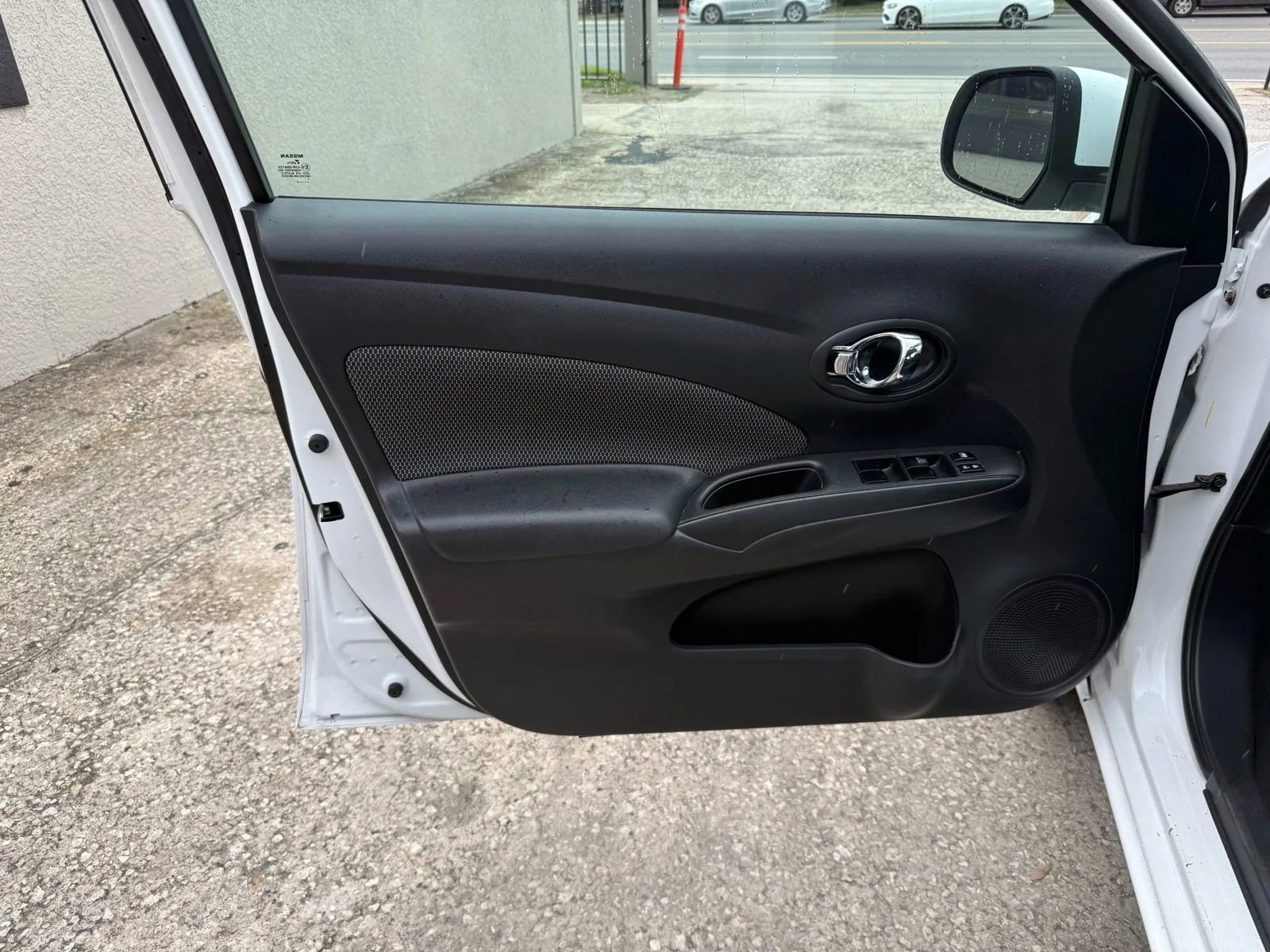 Used 2014 Nissan Versa SV w/ Convenience Package FWD image 14