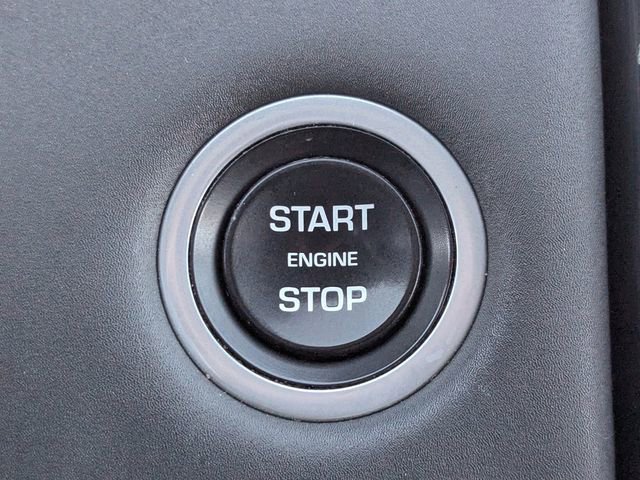 Used 2020 Land Rover Discovery SE image 32