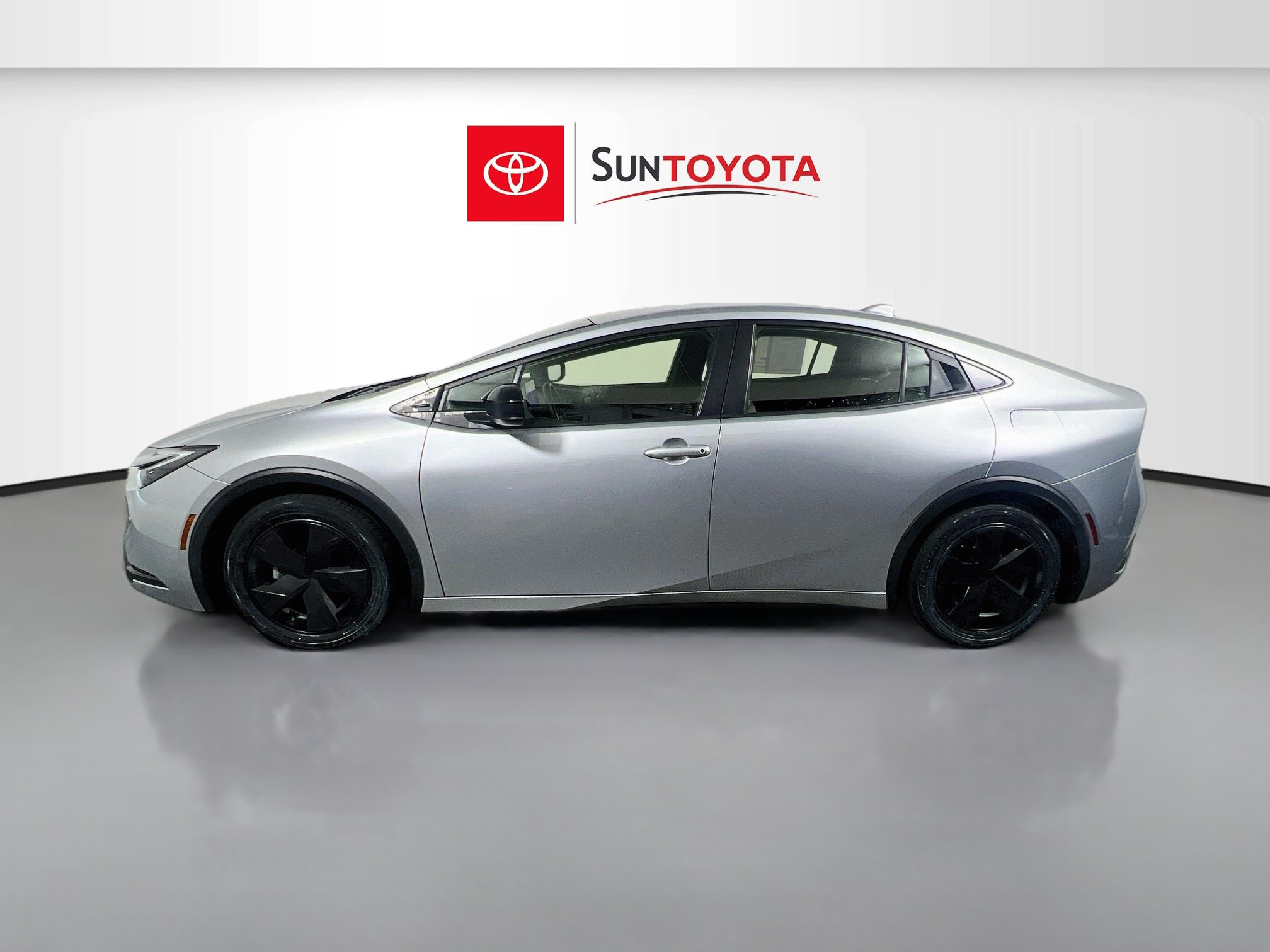 Used 2024 Toyota Prius LE FWD image 7
