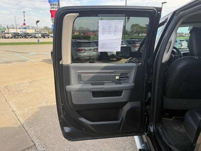Used 2018 RAM 1500 Classic SLT w/ SLT Plus D￩cor Group AWD/4WD image 14