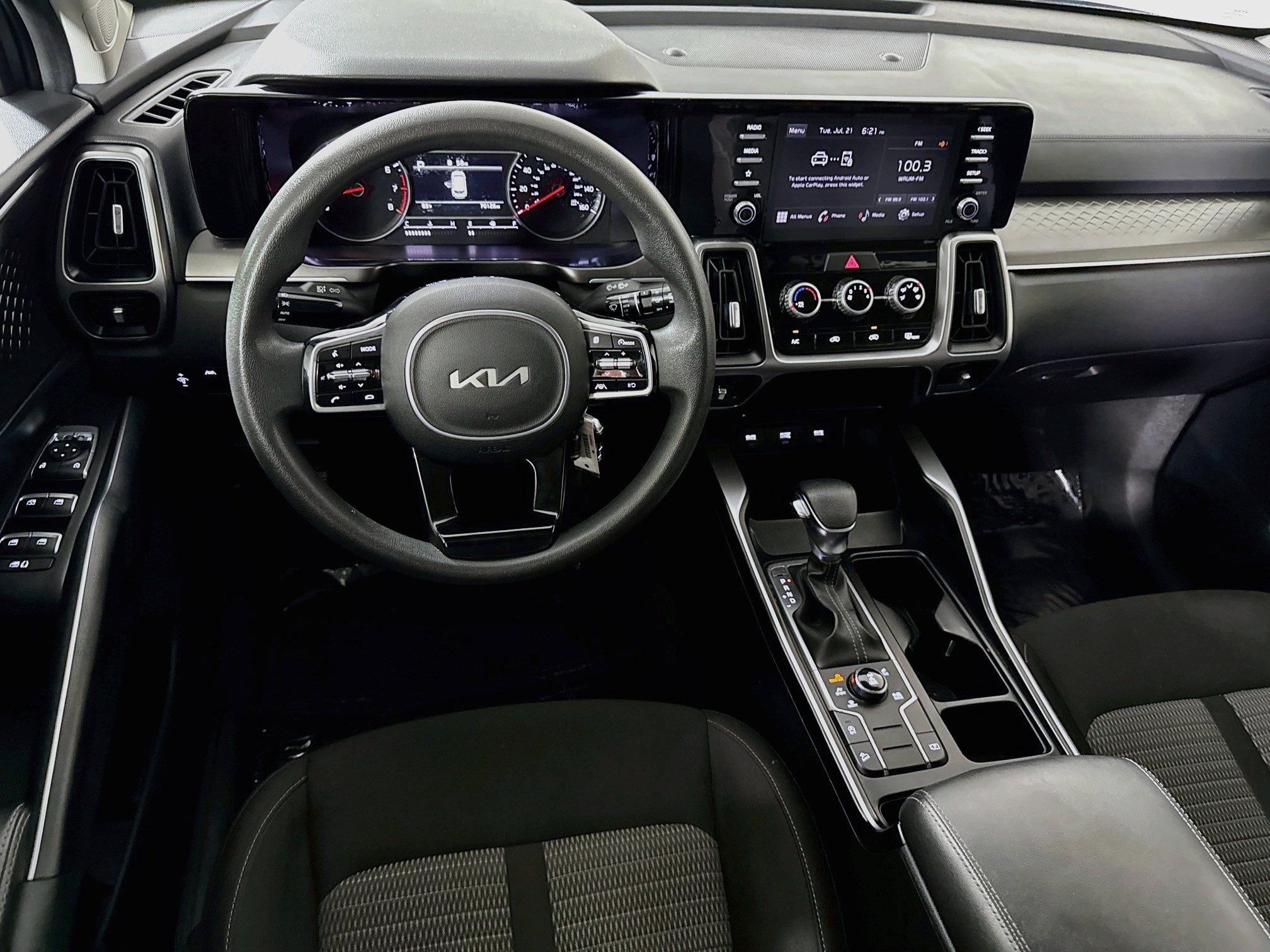 Used 2023 Kia Sorento LX AWD/4WD image 17