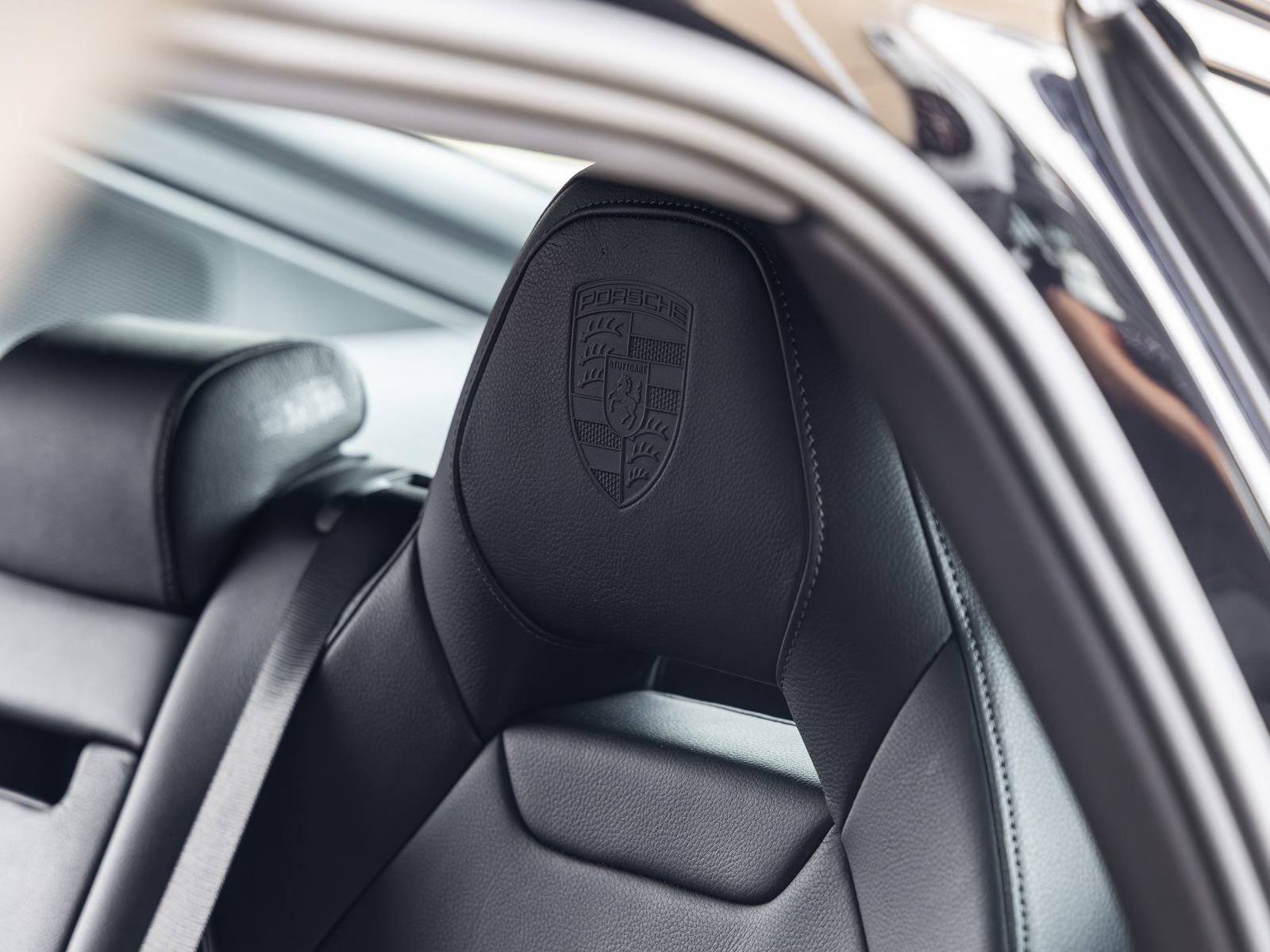 Certified 2025 Porsche Panamera image 35
