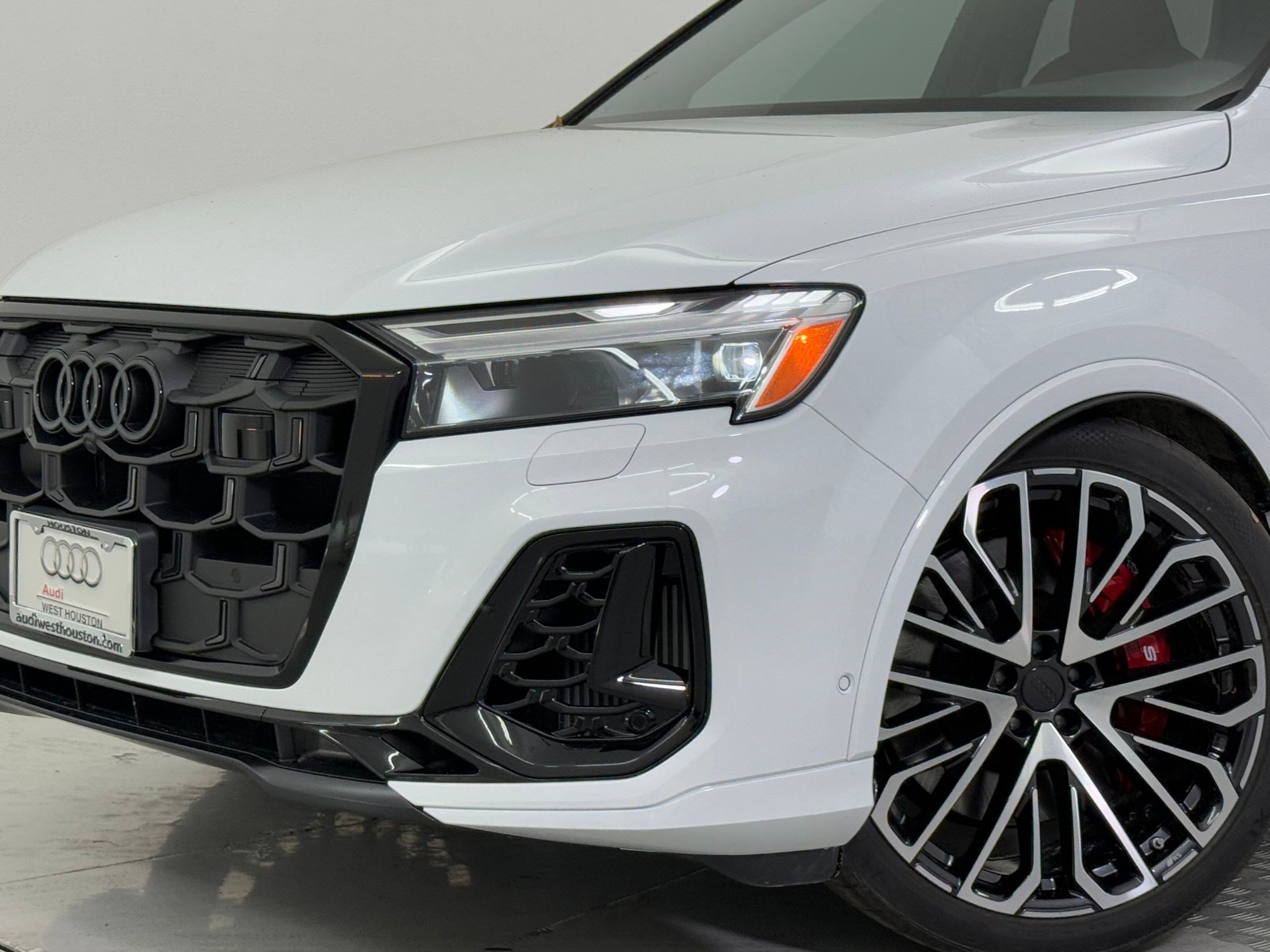 New 2026 Audi SQ7 Premium Plus AWD/4WD image 11