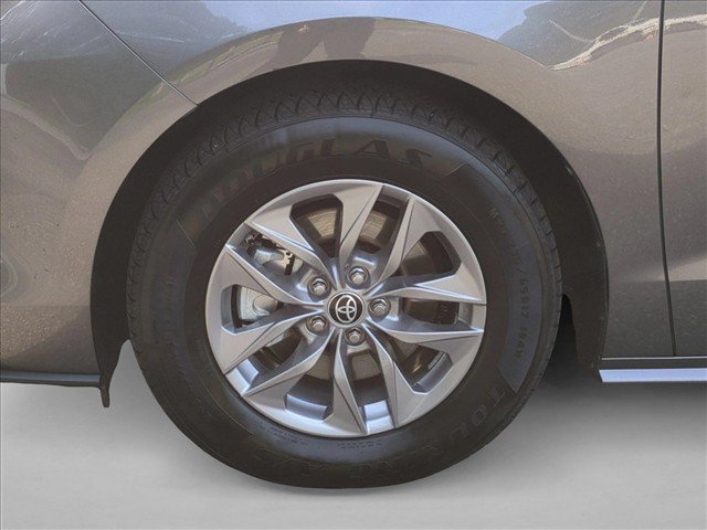 Used 2022 Toyota Sienna XLE w/ XLE Plus Package FWD image 28