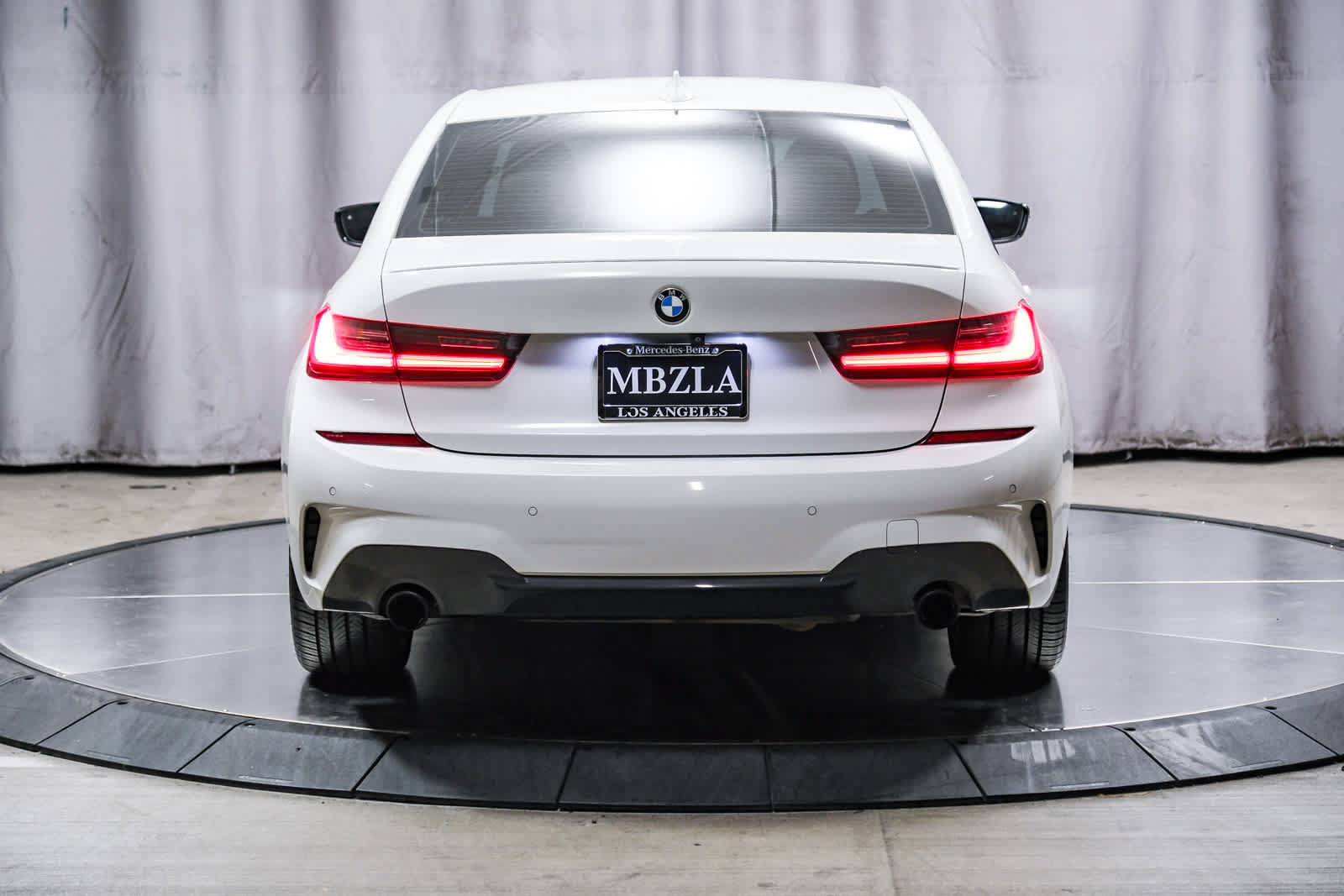 Used 2022 BMW 330i Sedan w/ M Sport Package RWD image 3
