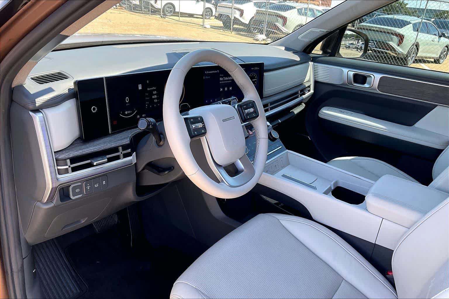 Used 2024 Hyundai Santa Fe Limited FWD image 2