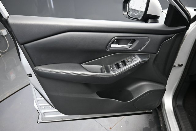 Used 2024 Nissan Rogue SV FWD image 14