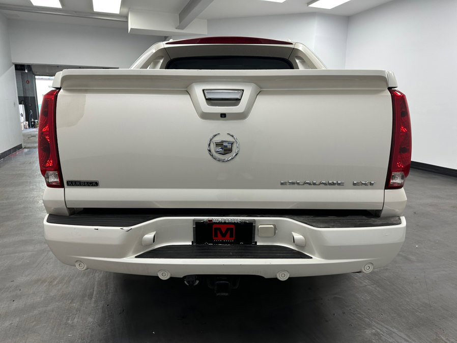 Used 2007 Cadillac Escalade EXT w/ Information Package image 4