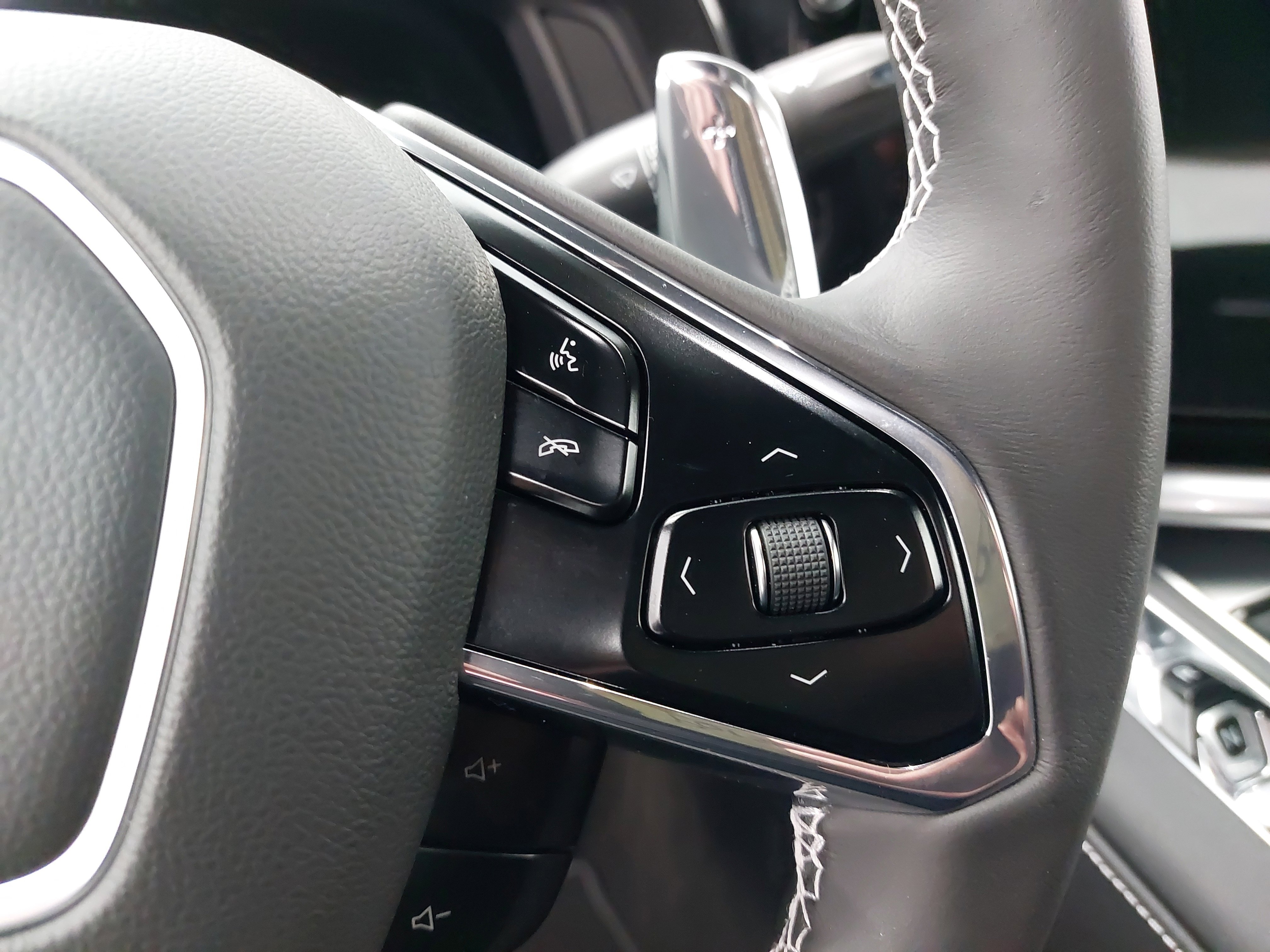 Used 2024 Chevrolet Corvette Stingray w/ Battery Protection Package image 16