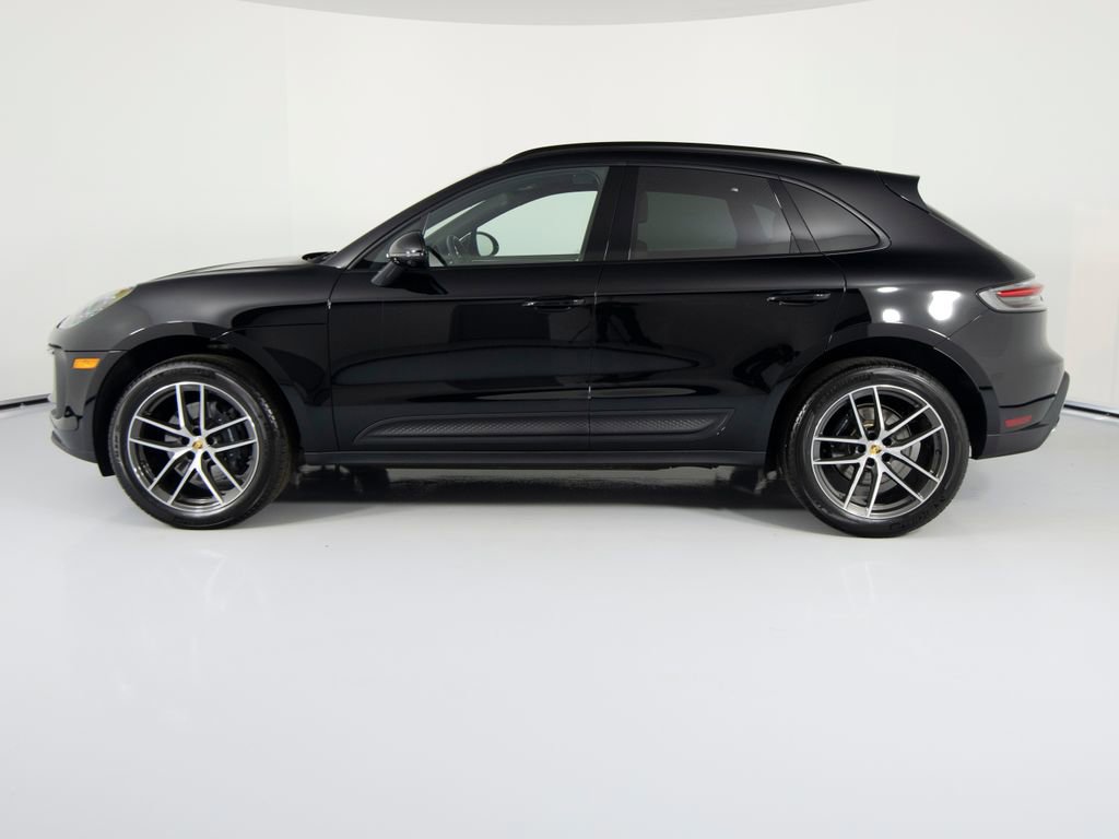 Certified 2025 Porsche Macan image 2
