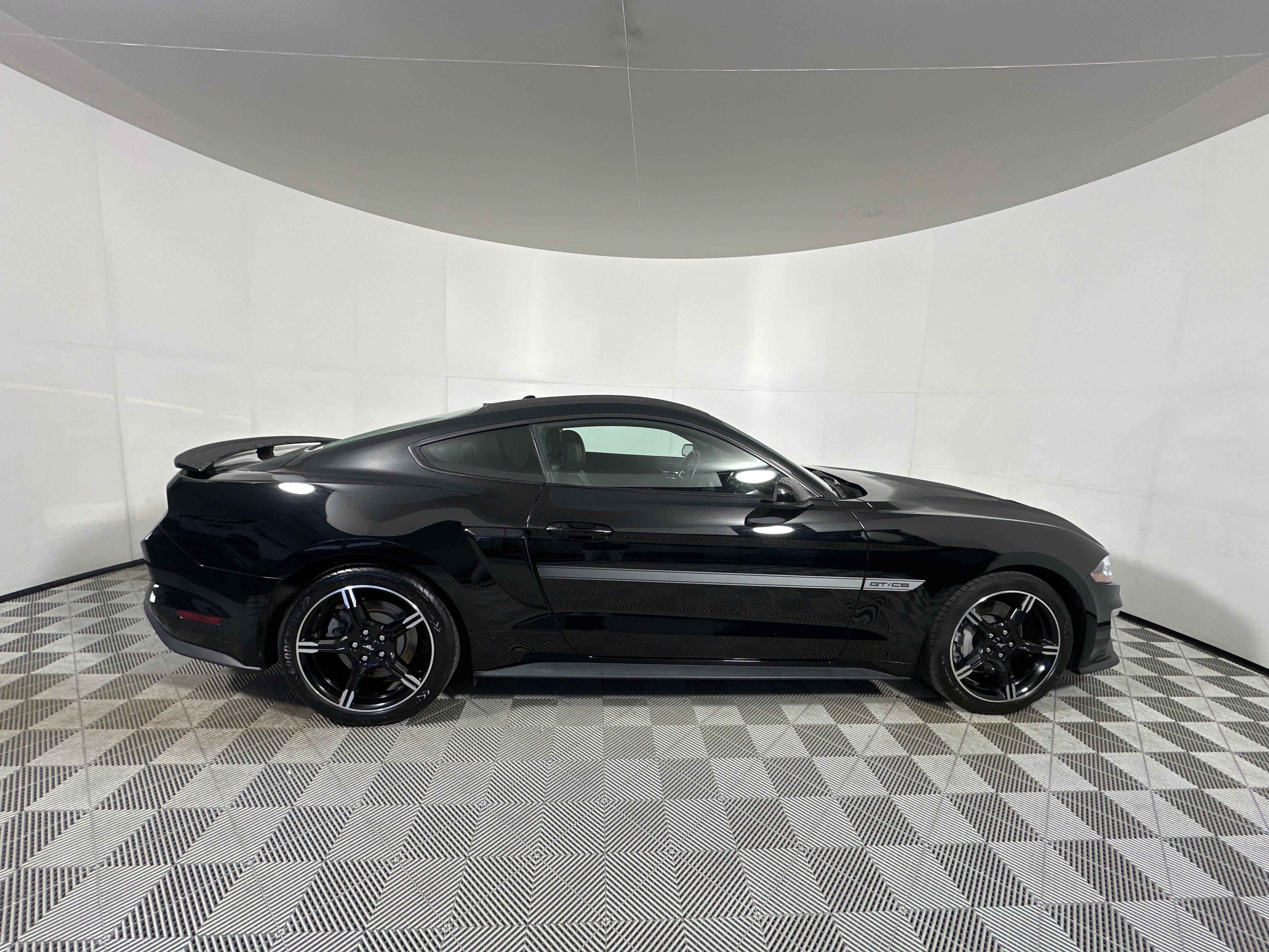 Used 2019 Ford Mustang GT Premium w/ Equipment Group 401A image 8
