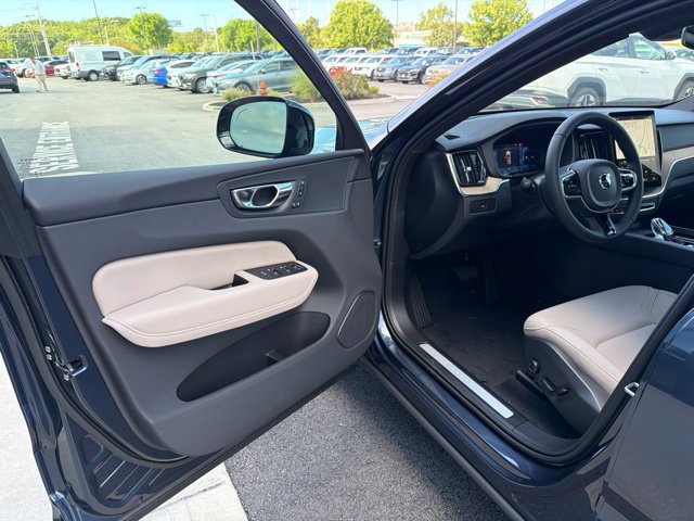New 2027 Volvo XC60 B5 Core AWD/4WD image 11