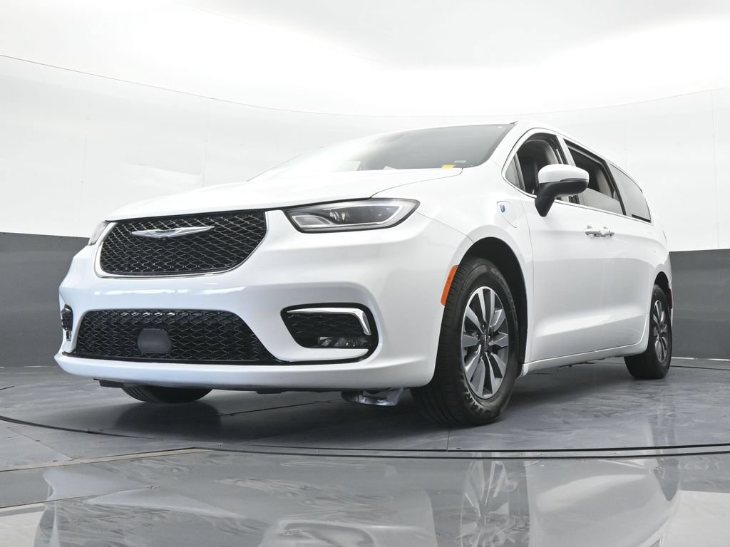 Used 2023 Chrysler Pacifica Touring-L FWD image 56