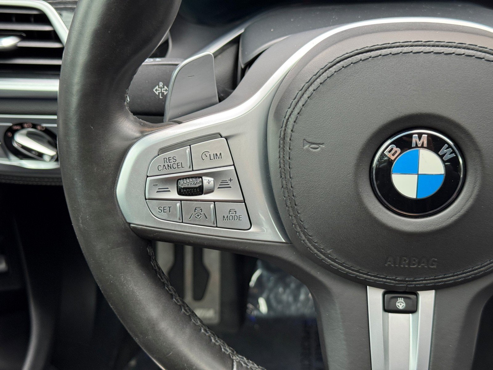 Used 2020 BMW 750i xDrive w/ Executive Package AWD/4WD image 24