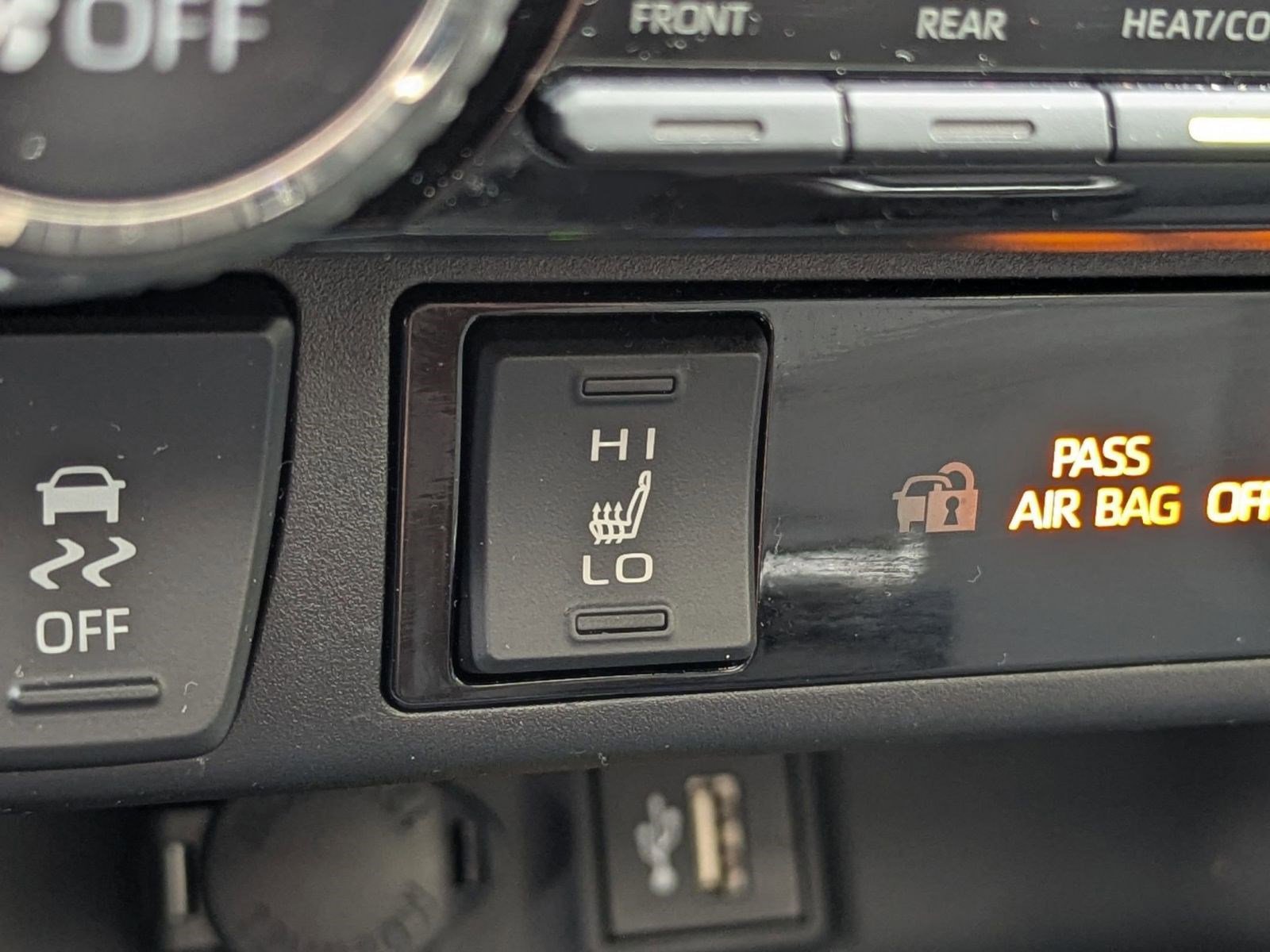 Used 2025 Toyota RAV4 XLE Premium image 30