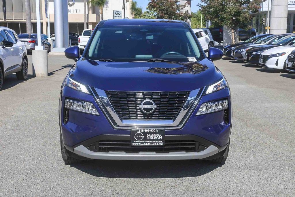 Used 2023 Nissan Rogue SV FWD image 2