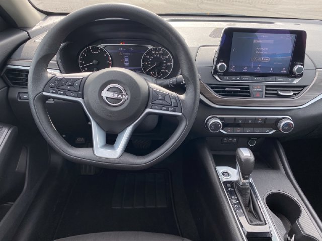 Used 2025 Nissan Altima 2.5 SV FWD image 7