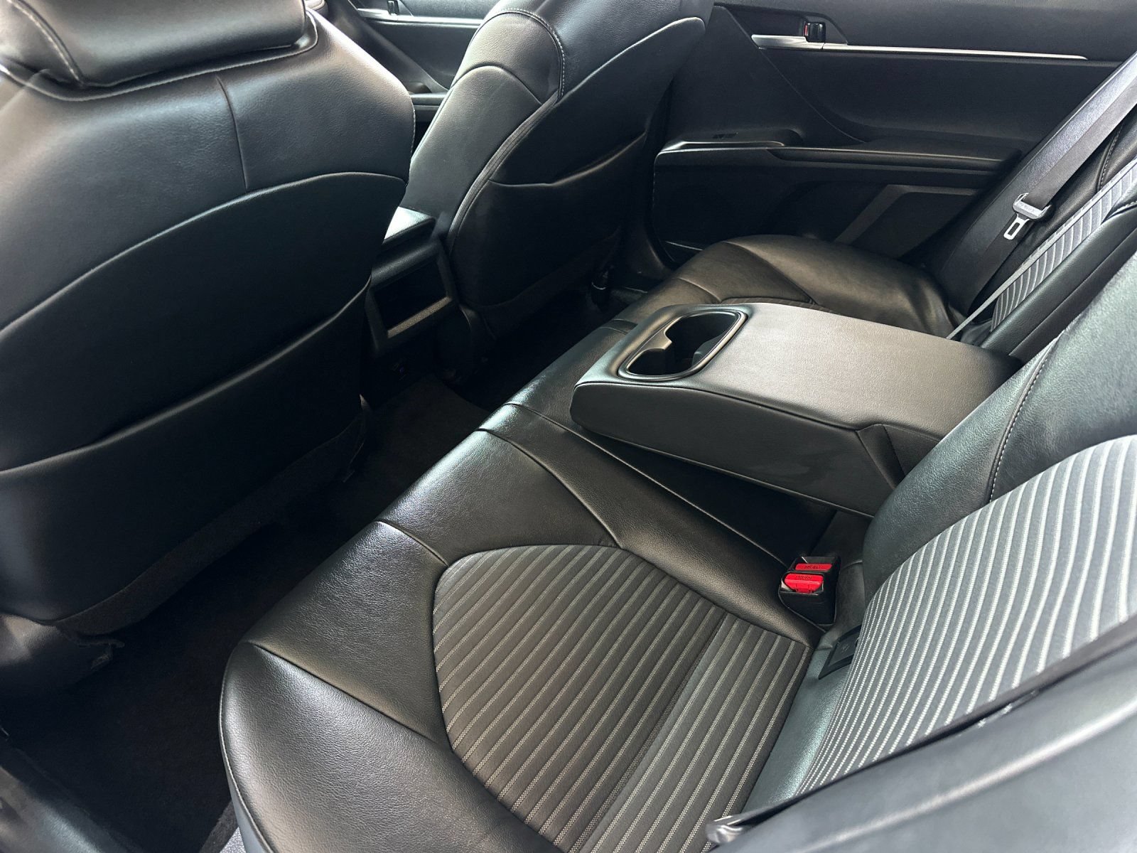 Used 2024 Toyota Camry SE FWD image 11