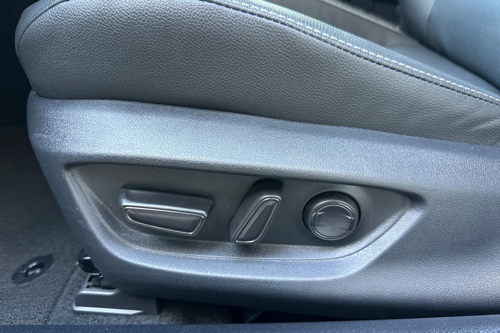 Used 2025 Toyota Camry SE image 12