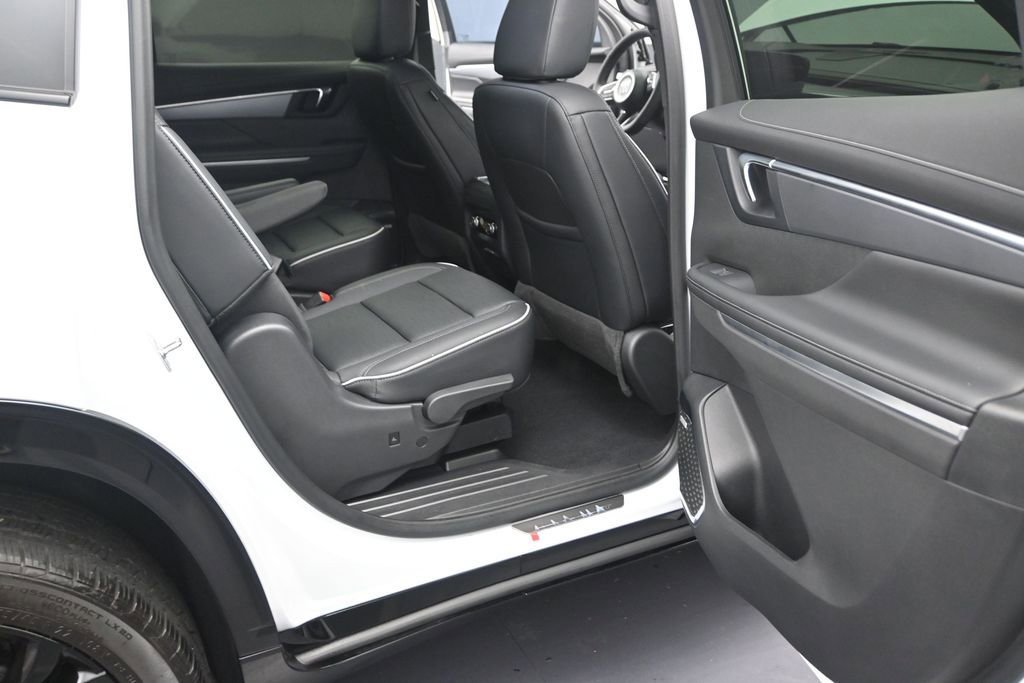 Used 2025 Buick Enclave Sport Touring w/ Power Package FWD image 16