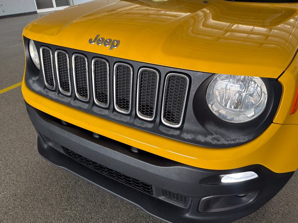 Used 2018 Jeep Renegade Latitude w/ Cold Weather Group AWD/4WD image 14