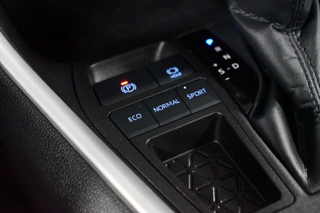 Used 2022 Toyota RAV4 LE FWD image 21