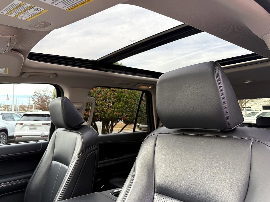 Used 2023 Ford Expedition XLT image 20