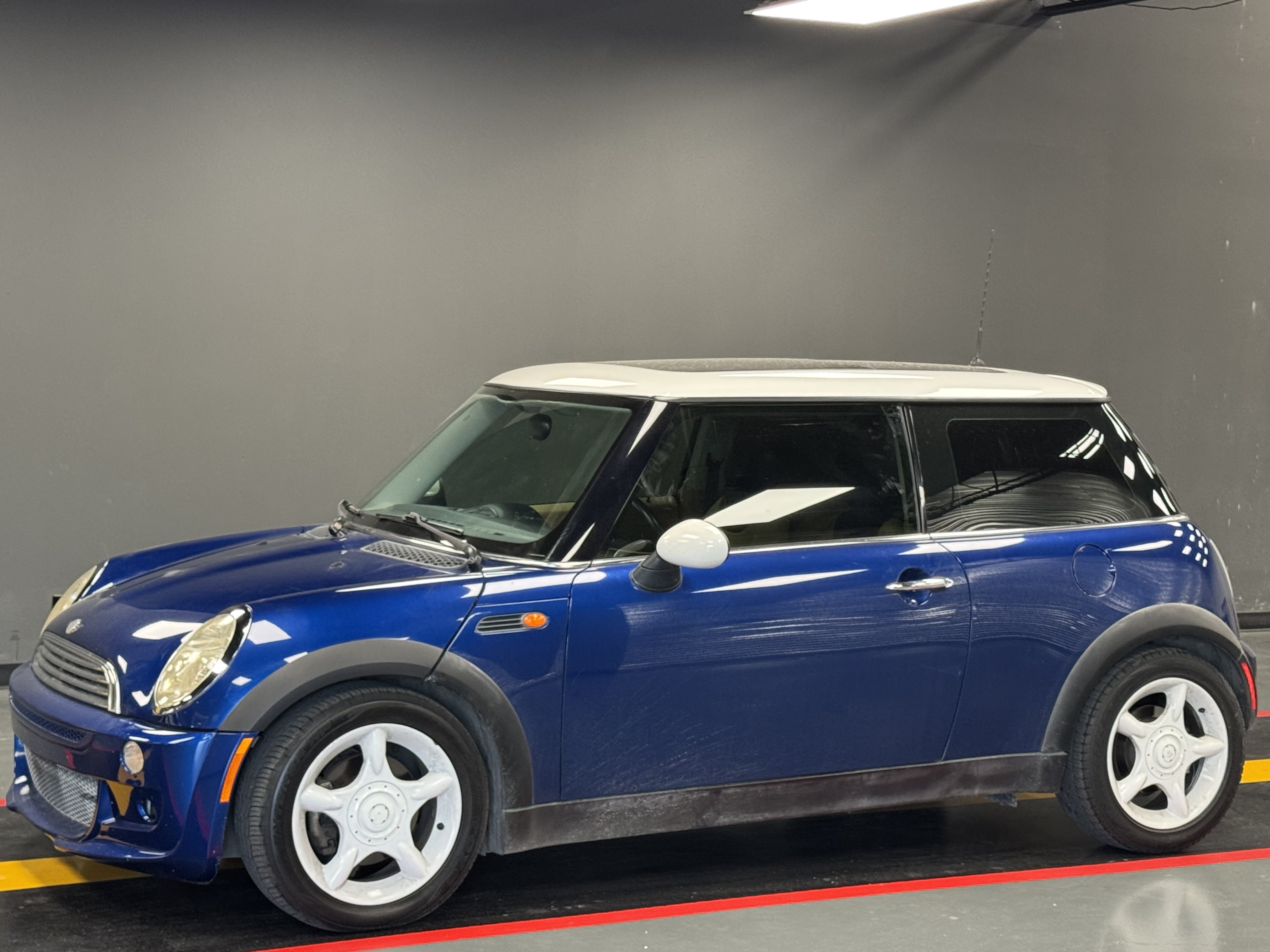 Used 2002 MINI Cooper Hardtop FWD image 1